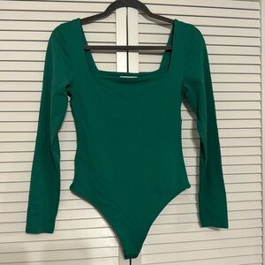 Aritzia babaton contour squareneck longsleeve bodysuit